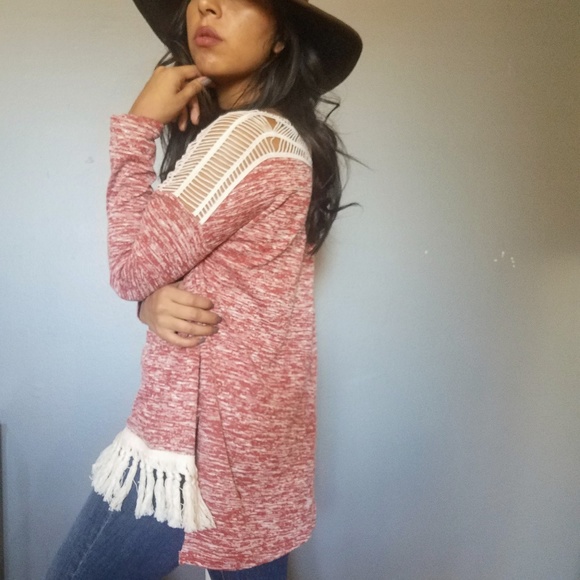 🏷CLEARANCE TASSLE BRICK RED MARLED TOP - Picture 4 of 8